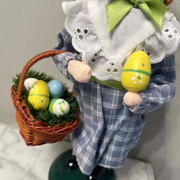 Byers Choice Carolers Easter boy 2008 & girl 2009.  Great condition. - Picture 4 of 10